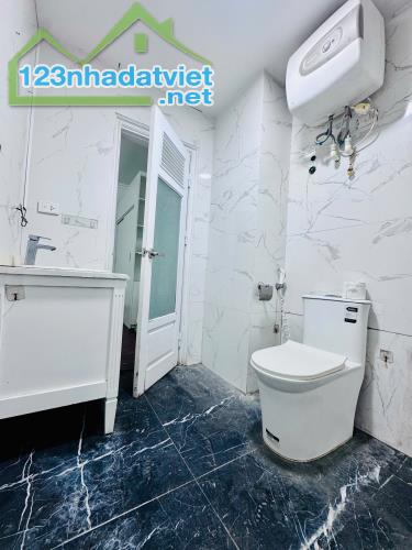 Cần tiền bán gấp nhà MP Tứ Liên 80m2 5 tầng nhỉnh 18 tỷ - Đường 2 ô tô tránh hiếm có. - 5