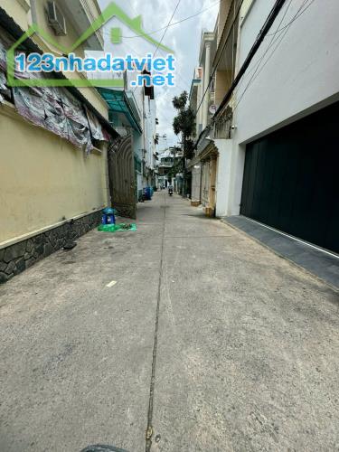 Giá đầu tư 130tr/m2 nhà 3 tầng 64m2 (4m x 15m) HXH 5m tráng nhựa, P.12, gần ngay bv