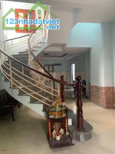 Bán nhà hxh đường ĐHT 06 Q12 90m2 3 tầng giá chỉ 5 tỷ 9 TL