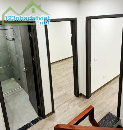 Bán nhà Cự khối 30m 5tầng mặt tiền 4,3m giá 4,35tỷ - 3