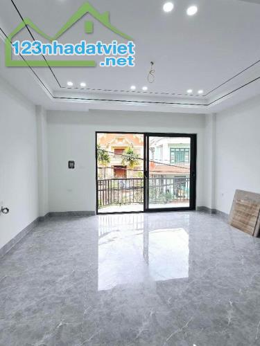 Bán nhà Cự khối 30m 5tầng mặt tiền 4,3m giá 4,35tỷ - 1