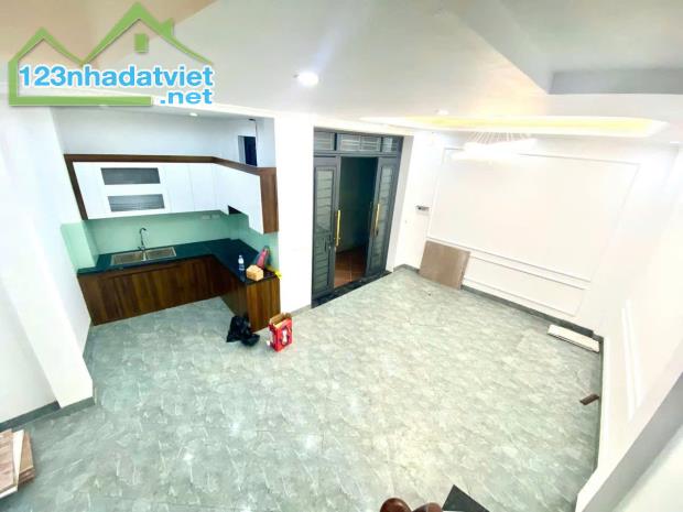 Chỉ nhỉnh 5 đ có ngay nhà phố sinh viên Triều Khúc- Ngõ Thông- Ô tô đỗ cách 1 nhà - 2