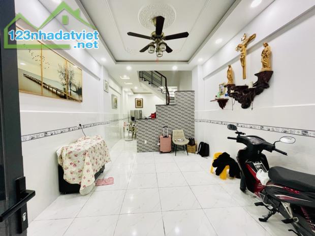 NHÀ ĐẸP BÁN QUANG TRUNG GV - GIÁP SIÊU THỊ EMART 2 - DT 52M² - 4 TẦNG LẦU CHỈ 5.X TỶ - 5