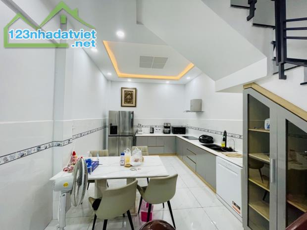 NHÀ ĐẸP BÁN QUANG TRUNG GV - GIÁP SIÊU THỊ EMART 2 - DT 52M² - 4 TẦNG LẦU CHỈ 5.X TỶ - 4