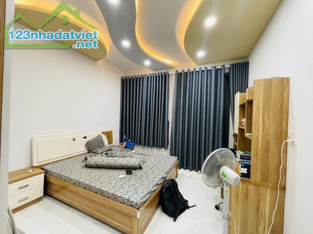 NHÀ ĐẸP BÁN QUANG TRUNG GV - GIÁP SIÊU THỊ EMART 2 - DT 52M² - 4 TẦNG LẦU CHỈ 5.X TỶ - 3