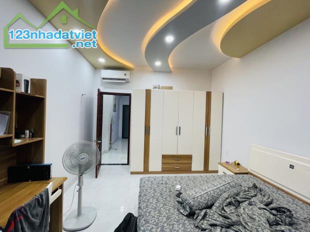 NHÀ ĐẸP BÁN QUANG TRUNG GV - GIÁP SIÊU THỊ EMART 2 - DT 52M² - 4 TẦNG LẦU CHỈ 5.X TỶ - 2