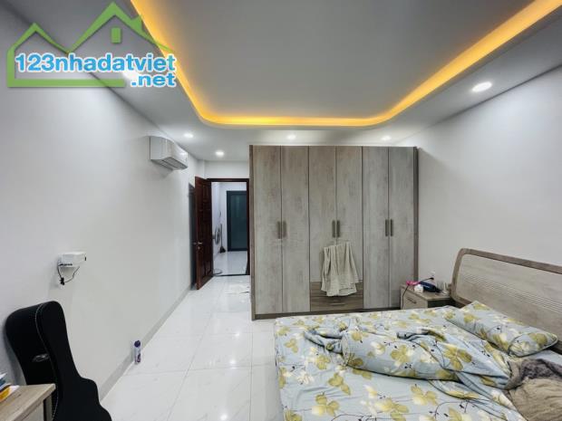 NHÀ ĐẸP BÁN QUANG TRUNG GV - GIÁP SIÊU THỊ EMART 2 - DT 52M² - 4 TẦNG LẦU CHỈ 5.X TỶ - 1