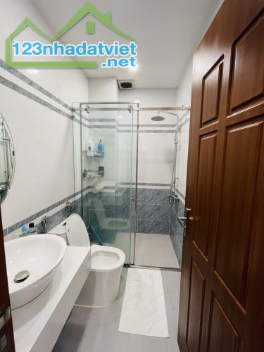 NHÀ ĐẸP BÁN QUANG TRUNG GV - GIÁP SIÊU THỊ EMART 2 - DT 52M² - 4 TẦNG LẦU CHỈ 5.X TỶ