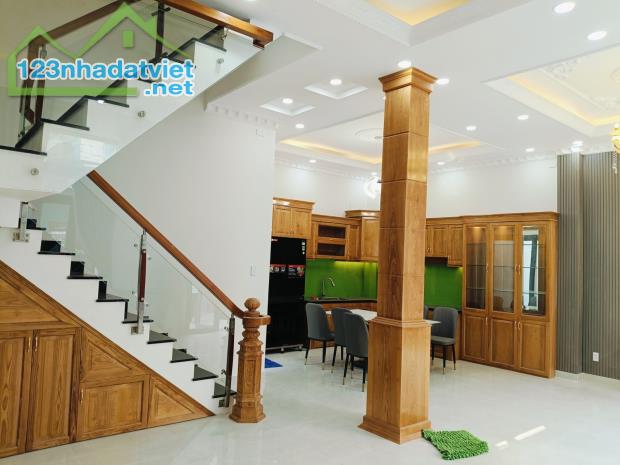 NHÀ MỚI LÊ VĂN KHƯƠNG QUẬN 12- 102M2, NGANG 8M,3 TẦNG HẺM XE TẢI CHỈ NHỈNH 6 TỶ XÍU - 1