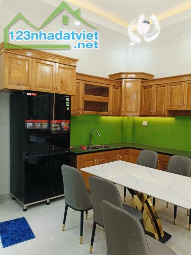NHÀ MỚI LÊ VĂN KHƯƠNG QUẬN 12- 102M2, NGANG 8M,3 TẦNG HẺM XE TẢI CHỈ NHỈNH 6 TỶ XÍU - 2