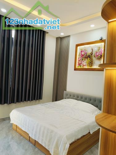 NHÀ MỚI LÊ VĂN KHƯƠNG QUẬN 12- 102M2, NGANG 8M,3 TẦNG HẺM XE TẢI CHỈ NHỈNH 6 TỶ XÍU - 3
