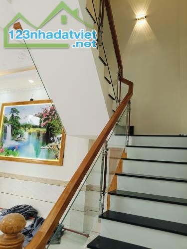 NHÀ MỚI LÊ VĂN KHƯƠNG QUẬN 12- 102M2, NGANG 8M,3 TẦNG HẺM XE TẢI CHỈ NHỈNH 6 TỶ XÍU - 5