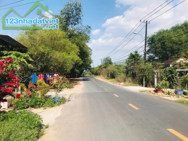Bán Đất Mặt Tiền Xã Nhuận Đức, Diện Tích 215m2, Sổ Hồng Riêng