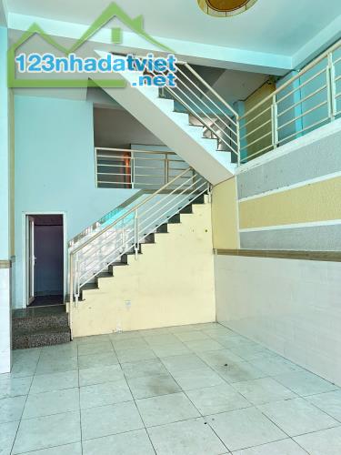 Nhà 3 tầng (4.5x11.5m) nở hậu 5.1m đường Thống Nhất P15 Q.Gò Vấp. 4.8 tỷ - 4