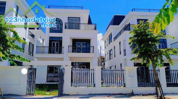Sổ đỏ lâu dài.BT 3,5 tầng,268m,mt10m,18 tỷ.Giá đầu tư - 4