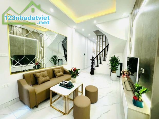 Ô TÔ ĐỖ CỬA KHƯƠNG ĐÌNH - NGÕ THÔNG GẦN PHỐ - KINH DOANH ĐỈNH - MT SIÊU RỘNG 7,5M - DT 50M - 2