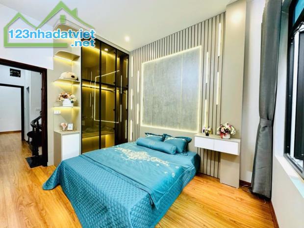Ô TÔ ĐỖ CỬA KHƯƠNG ĐÌNH - NGÕ THÔNG GẦN PHỐ - KINH DOANH ĐỈNH - MT SIÊU RỘNG 7,5M - DT 50M - 3