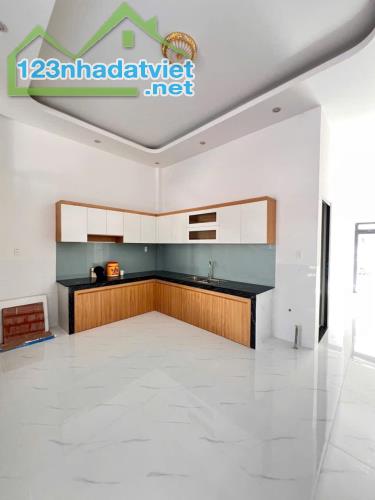 NHÀ SHR - 2 TẦNG 3 PN CHỈ 200 TRIỆU NHẬN NHÀ - CUỐI ĐƯỜNG ĐỒNG KHỞI.