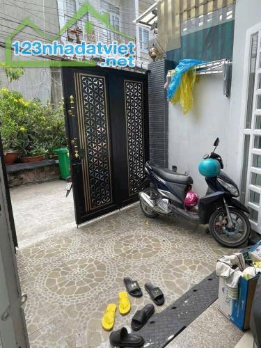 bán nhà gấp xuân thới sơn hóc môn xe hơi đậu cửa giá 3.55 tỷ