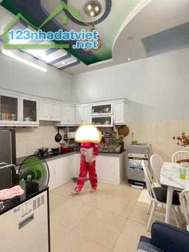 bán nhà gấp xuân thới sơn hóc môn xe hơi đậu cửa giá 3.55 tỷ - 2