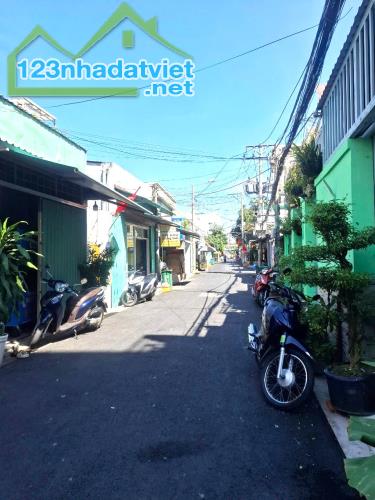 Hiếm., Gần NGUYỄN VĂN LINH Q7, 106M2, 2 TẦNG - 7 PHÒNG - 17TR/THÁNG, ÔTÔ ĐỖ CỬA, 9TỶ - 2
