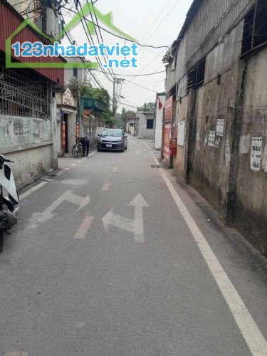 bán đất long biên đối diện aeon long biên  ngõ thẳng tắp ô tô 7 chỗ tiện ích ngập tràn
