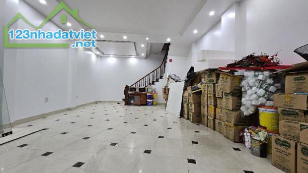 DV Văn La, Phú La, Hà Đông - 50m2 - 5 tầng - gara 2 ô tô - vỉa hè rộng - nhỉnh 13 tỷ - 4