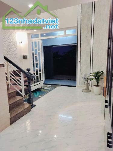 NHÀ 4 TẦNG ĐƯỜNG ĐỨC DIỄN, NGÕ THẲNG TẮP, 4 CHỖ QUA NHÀ, 40m2, 5.5 TỶ. 0987501656 - 1