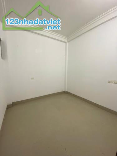 Chưa có căn thứ 2 ở Đại Mỗ- Quang Tiến- 37m2- Ô tô đỗ cổng- Nhỉnh 5 đ - 1