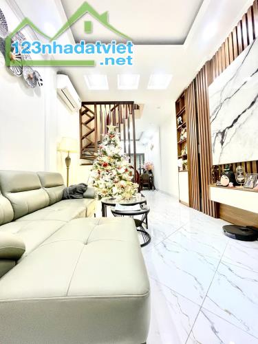 BÁN NHÀ GỐC ĐỀ, 41M, 5T, MT 3,3M, MỚI, FULL NỘI THẤT, GẦN Ô TÔ, NGÕ RỘNG, CHỈ 7,6 TỶ. - 5