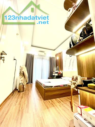 BÁN NHÀ GỐC ĐỀ, 41M, 5T, MT 3,3M, MỚI, FULL NỘI THẤT, GẦN Ô TÔ, NGÕ RỘNG, CHỈ 7,6 TỶ. - 2