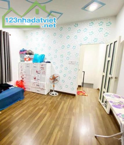 Bán nhà ĐẦU HẺM, HẺM 3m, KHU HIỆN HỮU, XE CỘ QUA LẠI TẤP NẬP, Lê Văn Lương, Quận 7. - 2