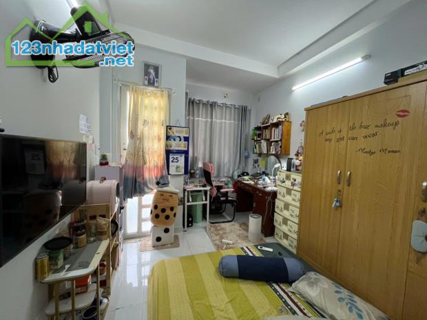 Top nhà vị trí đẹp 3.2 x 7.5m 1 trệt 4 lầu Lý Chính Thắng 3 TP.HCM - 1
