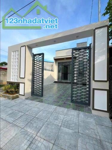 Nhà cấp 4, SHR, 124,2m2, mới keng, Tân Thông Hội, Giá 935 Triệu.