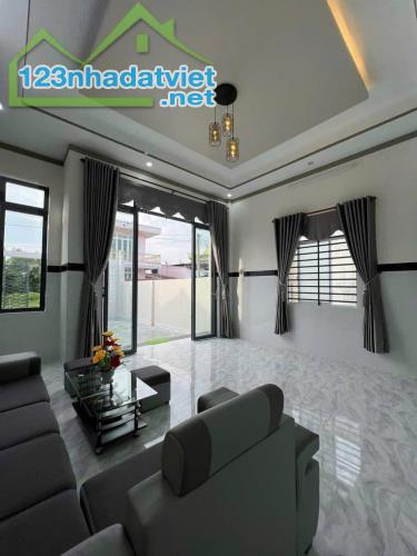 Nhà cấp 4, SHR, 124,2m2, mới keng, Tân Thông Hội, Giá 935 Triệu. - 1