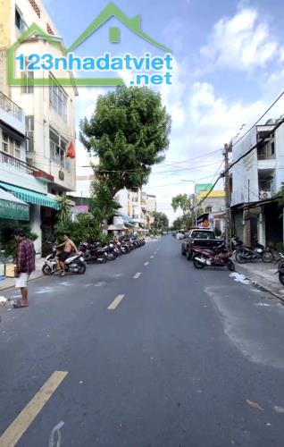 Tôi cần bán nhà MT đường Lê Niệm, Tân Phú, 88m2 ngang 5m, 4 lầu nhỉnh 11 tỷ.