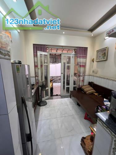 CHỈ NHỈNH 4TỶ CÓ NHÀ NGAY NGUYỄN THÁI BÌNH + KÝ CON - 4TẦNG KIÊN CỐ -HẺM CỰC THOÁNG - 3