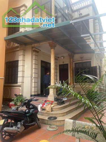 BÁN! Nhà Biệt Thự An Dương Vương, Tây Hồ 183M2 x 3T, MT 12m, 27.5 tỷ.Ô tô Tránh, 3 Thoáng