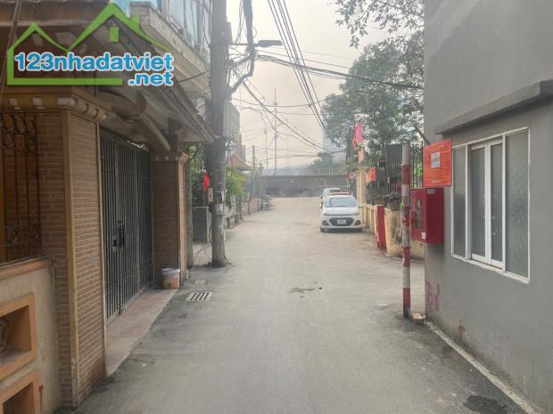 BÁN! Nhà Biệt Thự An Dương Vương, Tây Hồ 183M2 x 3T, MT 12m, 27.5 tỷ.Ô tô Tránh, 3 Thoáng - 5