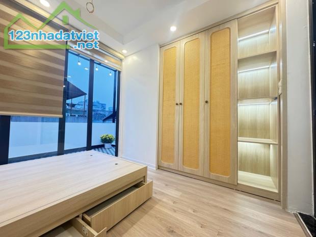 SIÊU PHẨM_NHÀ ĐẸP_GIANG BIÊN_LONG BIÊN. DT: 31m².   5tầng.   Giá: 5,5tỷ - 3