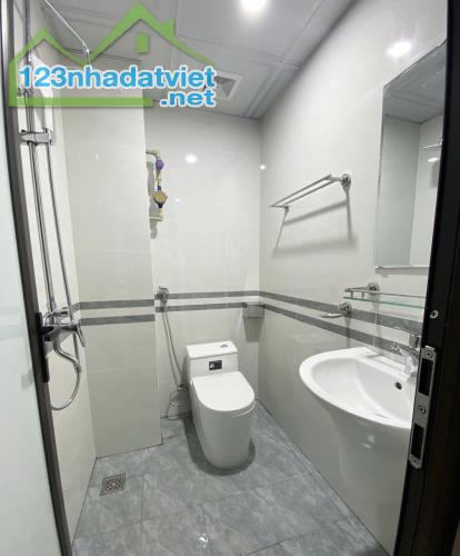 BÁN NHANH CCMN VĂN TRÌ 72M2, 18 PHÒNG, THANG MÁY, 70M Ô TÔ, GIÁ 9.5 TỶ