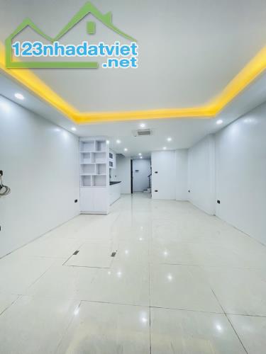 Bán nhà 48m2 Yên Hòa, Cầu Giấy, 30m ra oto, Thang máy, Nội thất xịn, 2 thoáng, Ngõ thông