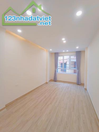 Lô góc Phương Mai, 3 thoáng, ô tô qua nhà, 54m 4 tầng, 8m mặt, Giá 12.3 tỷ. Lh 0796193699 - 1