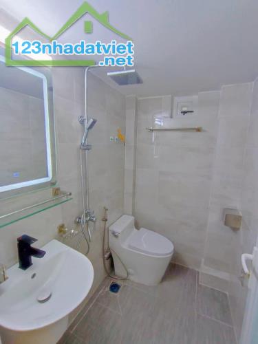 Lô góc Phương Mai, 3 thoáng, ô tô qua nhà, 54m 4 tầng, 8m mặt, Giá 12.3 tỷ. Lh 0796193699 - 5