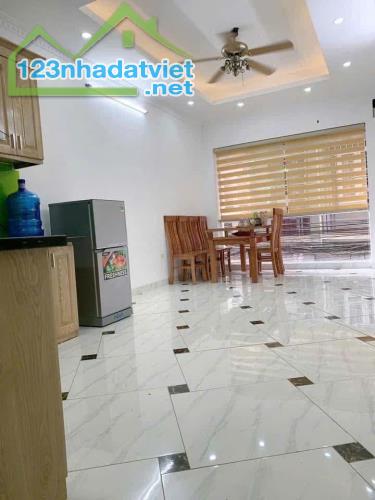 Cho thuê nhà mới đẹp, full đồ ở đường Hoàng Mai 30m x 5T giá 12tr, cách mặt đường 5m - 1