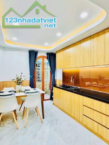 Nhà mới 2 tầng 40m2, đường trước nhà 4m, sát MT Bạch Đằng - 2