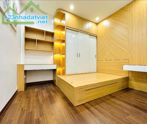 ĐẠI TỪ - HOÀNG_MAI - 40m2 - 4TẦNG - MT 4M - RA ÔTÔ 20M - NGÕ NÔNG, RỘNG 2,5M - 2