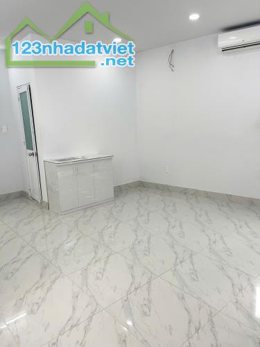 Phòng trống mới rộng 30m2 cửa sổ trời Út Tịch Tân Bình chỉ 4 triệu 200k - 3