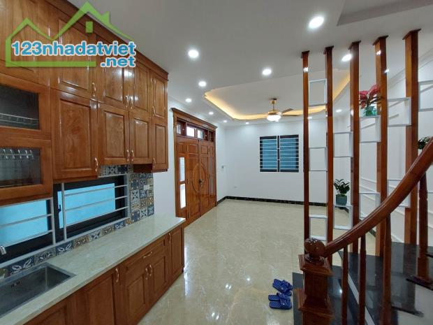 Bán Nhà Di Trạch Hoài Đức, 30m2*5Tầng. Nhà mới ở ngay ngõ nông gần đườg ôtô giá chỉ 3,9 tỷ - 3