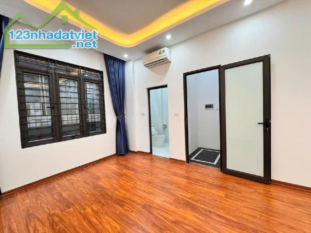 Bán nhà Cầu Giấy,37m2,5T phân lô, ngõ thông, KD, oto 10m chỉ 8.899tỷ - 2